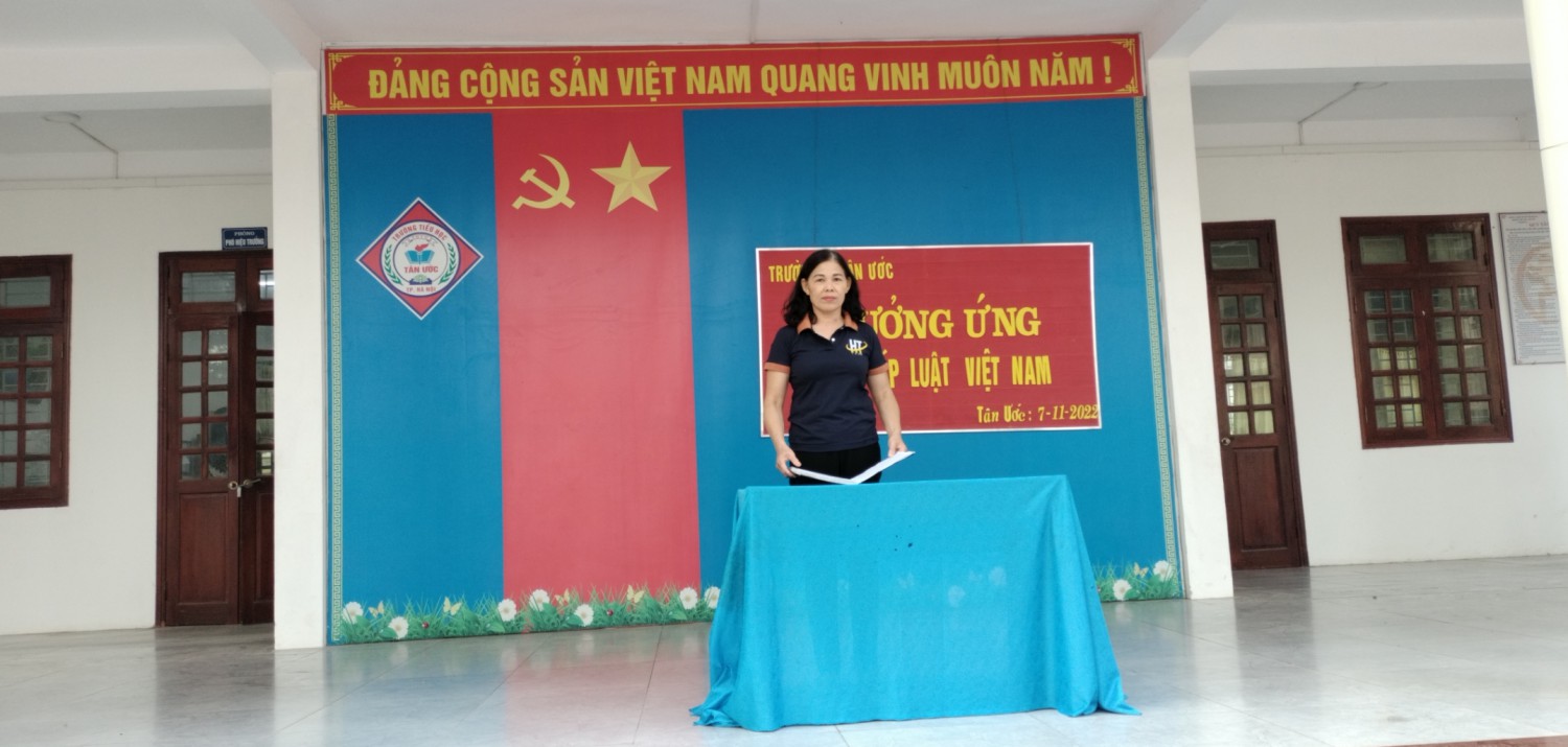 TRƯỜNG TIỂU HỌC TÂN ƯỚC HƯỞNG ỨNG NGÀY PHÁP LUẬT NƯỚC CỘNG HÒA XÃ HỘI CHỦ NGHĨA VIỆT NAM